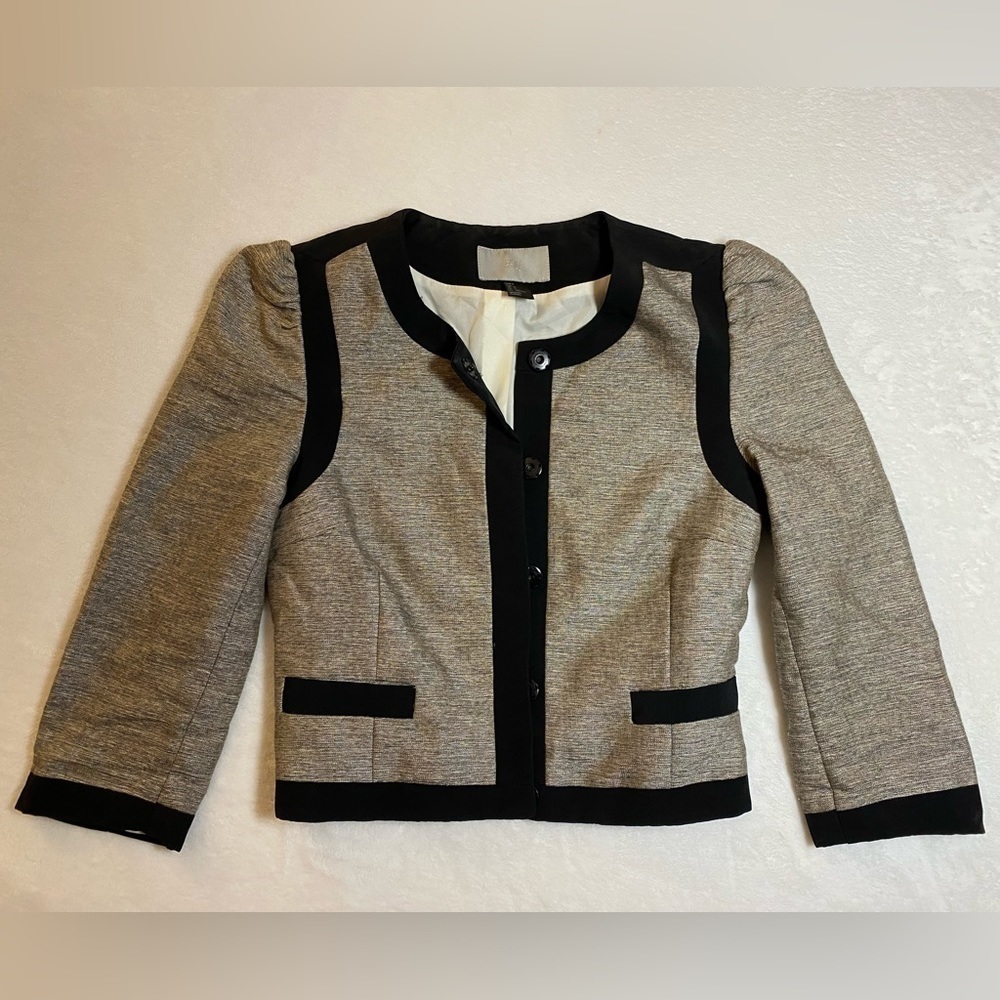 H&M‎ Cropped Gray Black Trim Blazer Size 2